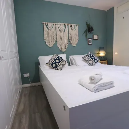 Σπίτι διακοπών Stylish 3 Bedroom House - Homevy Relocations Μπέρμιγχαμ